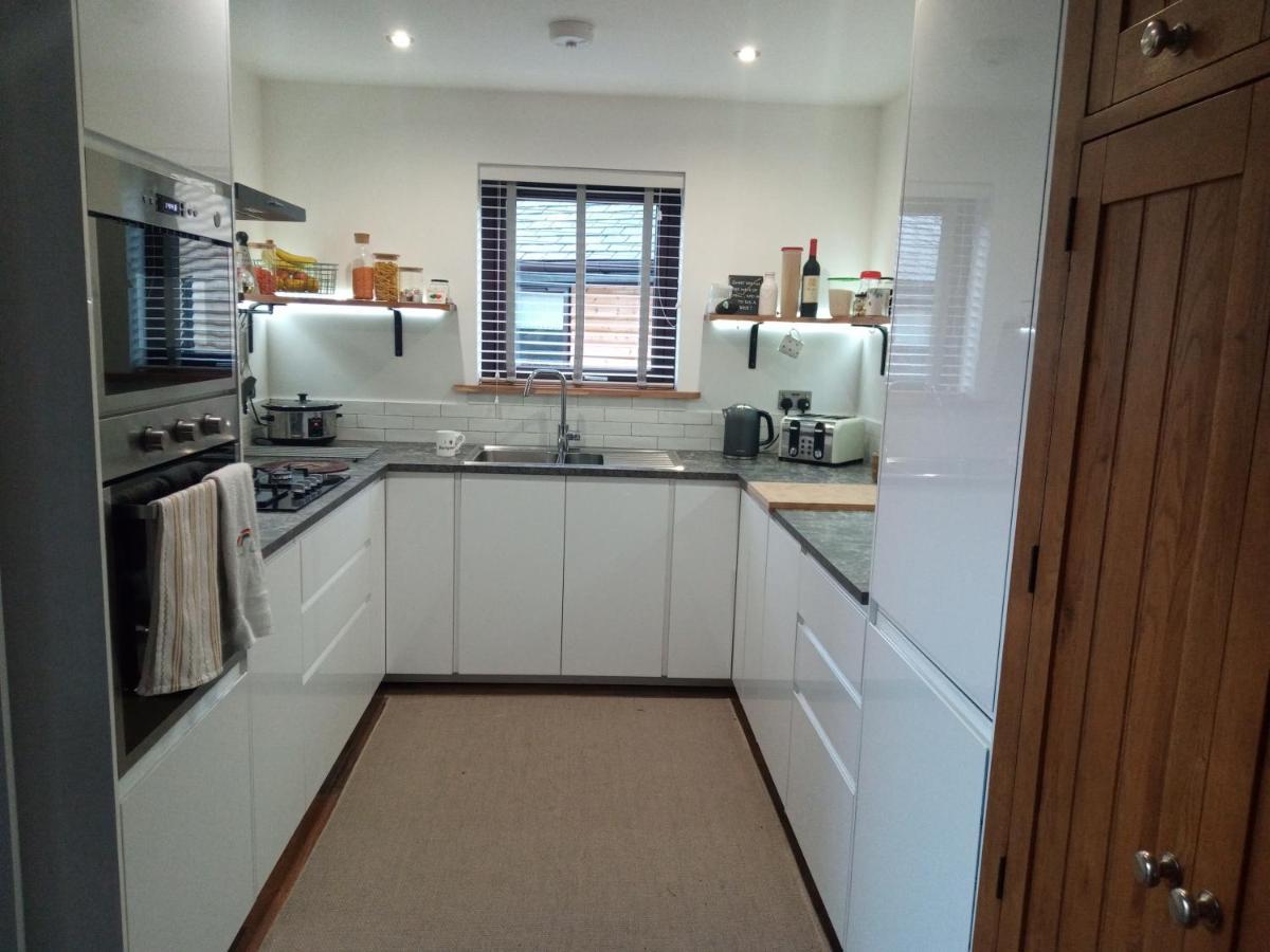 Charming Cosy Comfortable Ideal Location